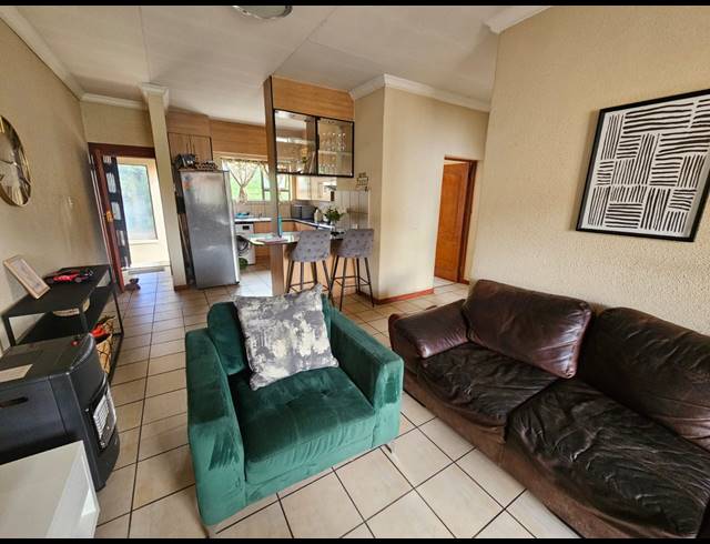 2 BEDROOM FLAT FOR SALE IN SASOLBURG EXT 23